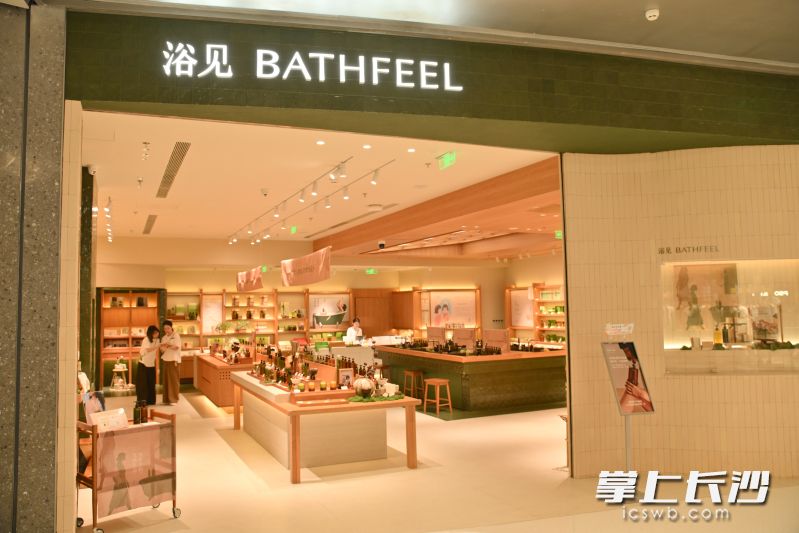 本土洗护品牌浴见华中首店“深夜浴室”落户长沙万象城。湘江早报全媒体记者 罗钟杰 摄 本土洗护品牌浴见华中首店“深夜浴室”落户长沙万象城。湘江早报全媒体记者 罗钟杰 摄