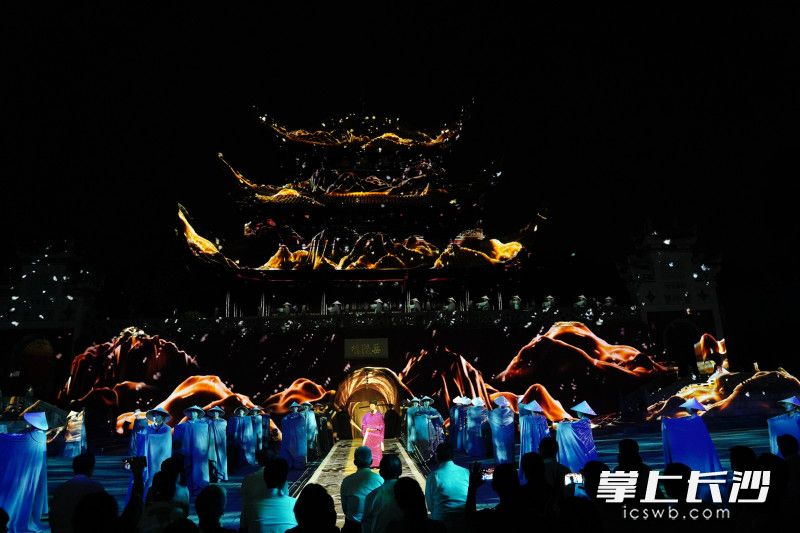 明和集团打造的《今上岳阳楼》沉浸式剧场。 明和集团打造的《今上岳阳楼》沉浸式剧场。