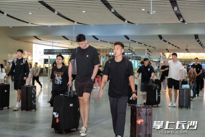 球员陆续抵达。 主办方供图 球员陆续抵达。 主办方供图