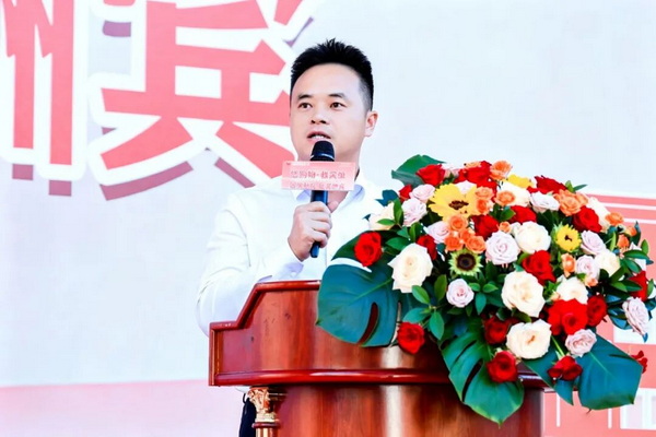 万家丽实业集团副总经理、家居建材广场、家居生活广场总经理徐向福致辞 万家丽实业集团副总经理、家居建材广场、家居生活广场总经理徐向福致辞