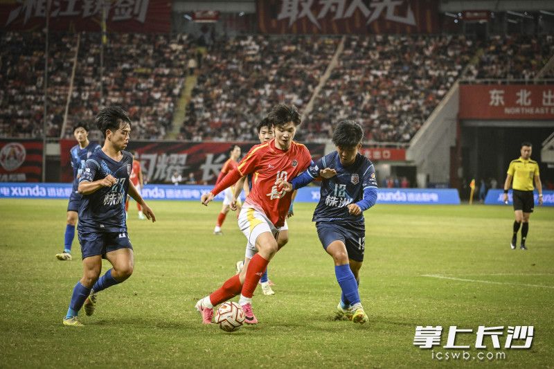 长沙队李章毓突破。 均为长沙晚报全媒体记者余劭劼摄