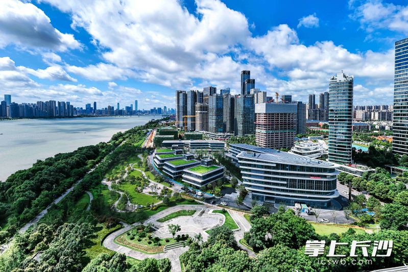 湘江基金小镇二期位于湖南金融中心核心区，将为创投、股权、证券、银行等机构提供优质的办公环境。