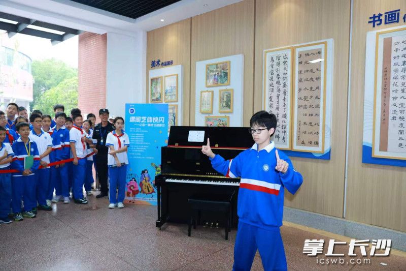 课间才艺快闪,街舞率先点燃全场。 均为长沙晚报全媒体记者张炎炎、通讯员胡芙摄 课间才艺快闪,街舞率先点燃全场。 均为长沙晚报全媒体记者张炎炎、通讯员胡芙摄