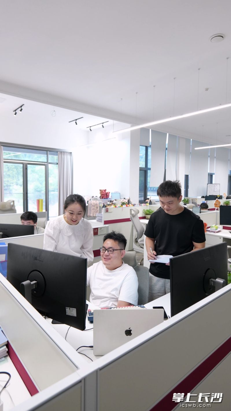 湘江新区良好的营商环境,为尖山灵析成长提供沃土。 湘江新区良好的营商环境,为尖山灵析成长提供沃土。