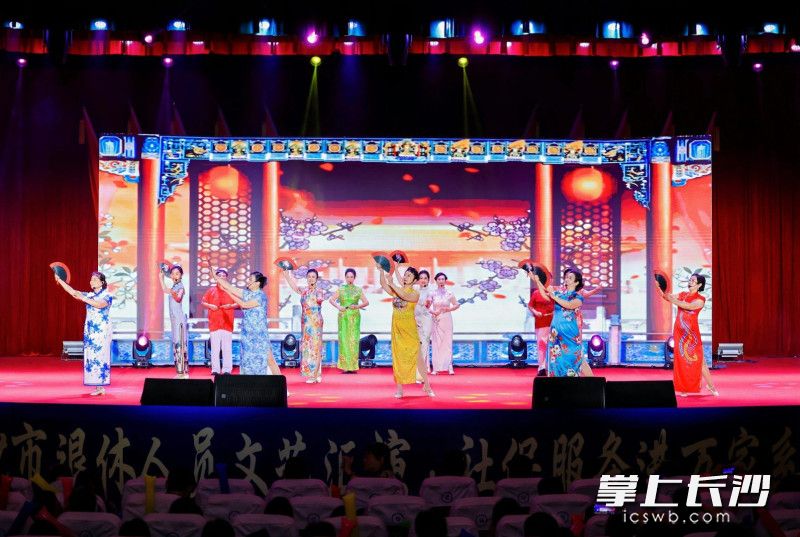 今后,长沙市人社部门将始终坚守为民初心,全力守护银龄幸福。 均为通讯员供图 今后,长沙市人社部门将始终坚守为民初心,全力守护银龄幸福。 均为通讯员供图