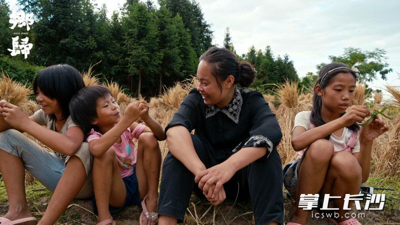 影片以生活细节记录乡土正在发生的改变。 影片以生活细节记录乡土正在发生的改变。