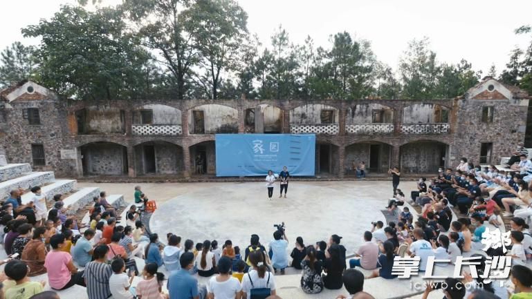 电影将镜头对准湘南返乡群体。 电影将镜头对准湘南返乡群体。