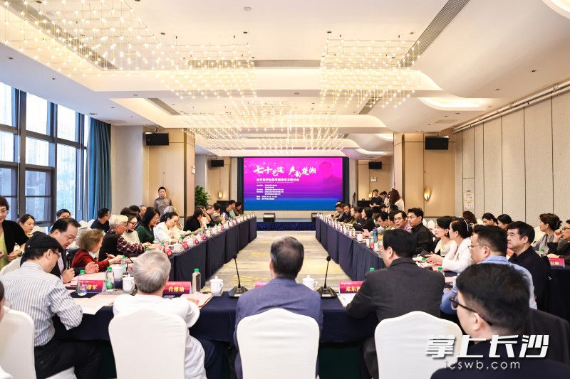 研讨会现场。 研讨会现场。
