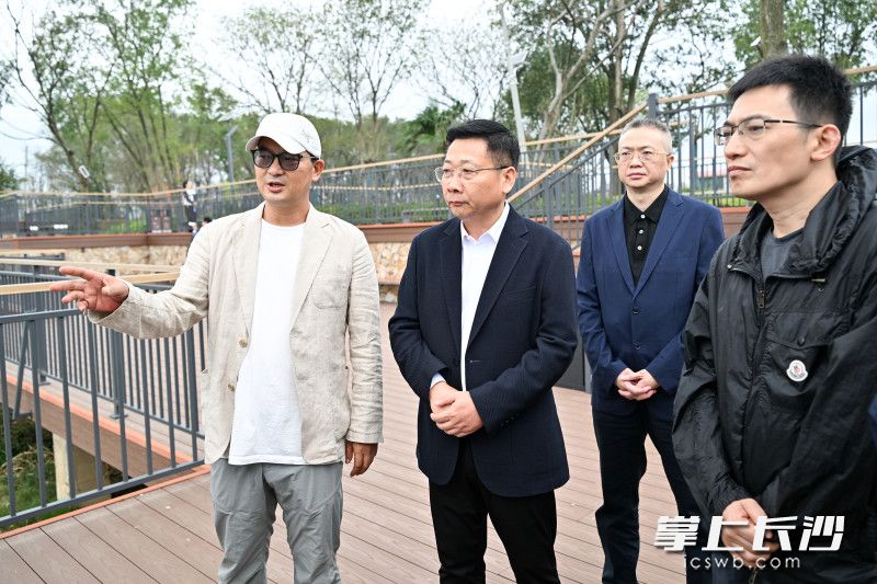 陈博彰在兴马洲调研,实地察看保护利用情况。 陈博彰在兴马洲调研,实地察看保护利用情况。