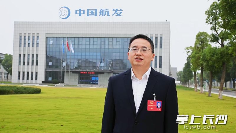 望城区人大代表、中国航发中传机械有限公司副总经理黄亲。长沙晚报全媒体记者 邓艳红 摄 望城区人大代表、中国航发中传机械有限公司副总经理黄亲。长沙晚报全媒体记者 邓艳红 摄