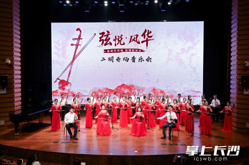 音乐会既有气势磅礴的经典篇章，也有温润动人的小曲。