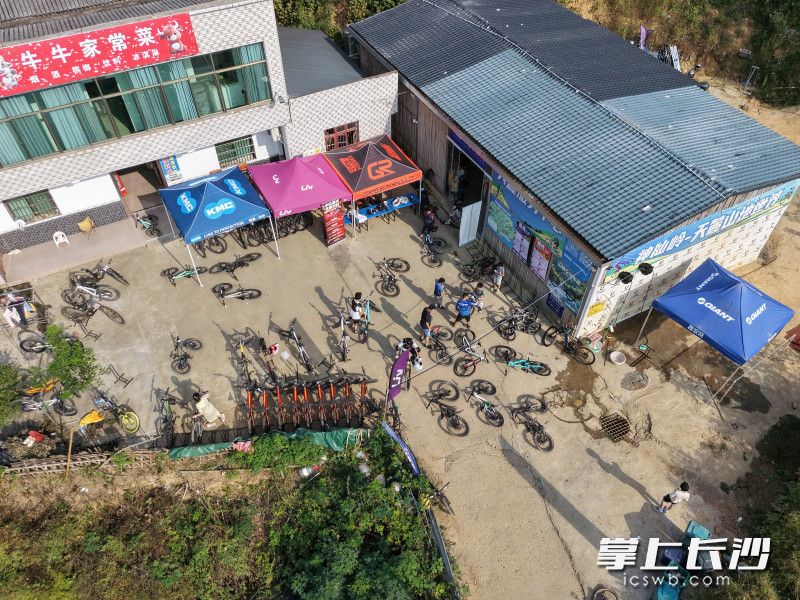 天麓山地公园与桐木村是“共生式”关系。受访人供图 天麓山地公园与桐木村是“共生式”关系。受访人供图