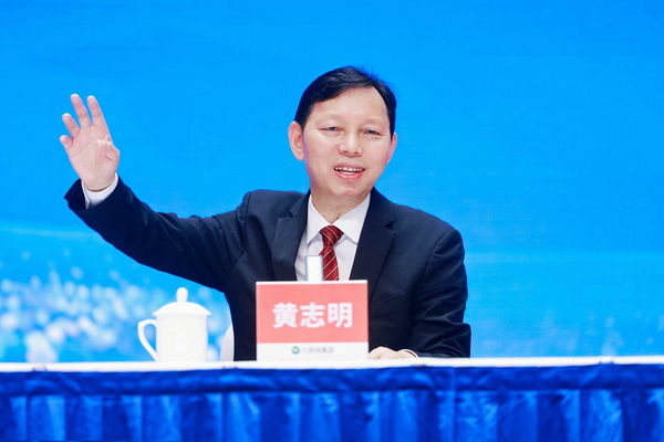 ▲黄志明发言 ▲黄志明发言