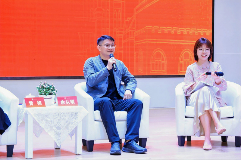 论坛尾声,分享者依次送上寄语,抛出最后的开放性问题:如果由你来主讲,你会选择哪一样日常物品? 论坛尾声,分享者依次送上寄语,抛出最后的开放性问题:如果由你来主讲,你会选择哪一样日常物品?