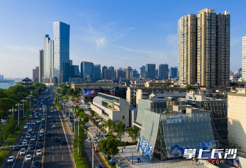 湘江东岸一线城市更新正在紧锣密鼓推进。 长沙晚报全媒体记者 邹麟 摄 湘江东岸一线城市更新正在紧锣密鼓推进。 长沙晚报全媒体记者 邹麟 摄