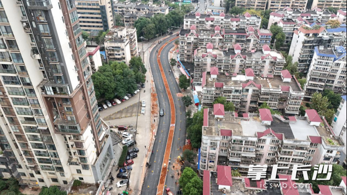 红星路(井圭路—建设路)道路工程加快建设。 红星路(井圭路—建设路)道路工程加快建设。