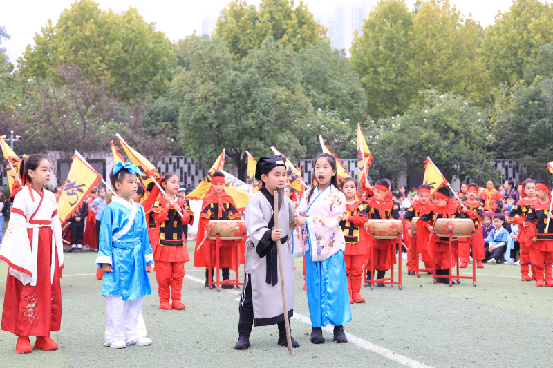 童话、神话、红色经典、外国名著轮番登场。 童话、神话、红色经典、外国名著轮番登场。