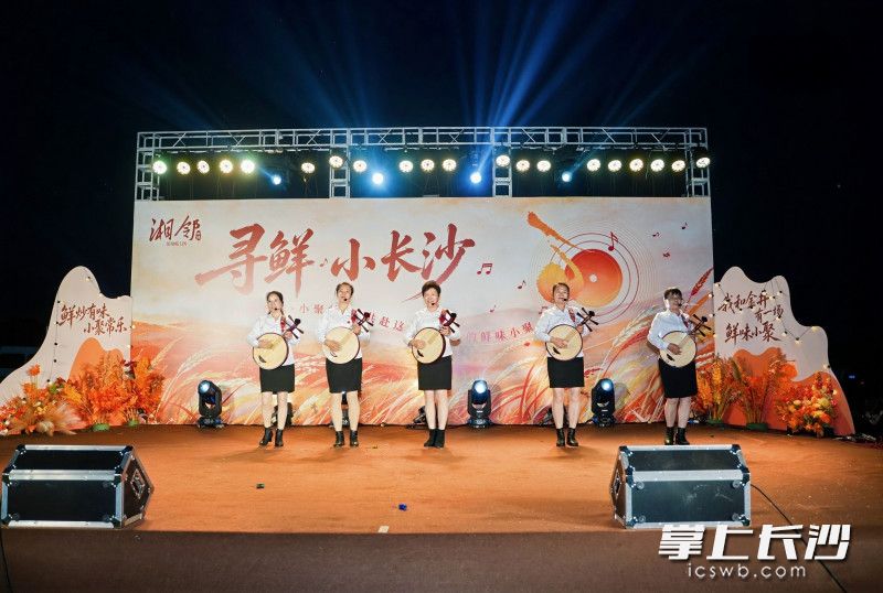 活动现场暖意融融,大家以食材为媒、以乡情为纽带,共话产销合作。 活动现场暖意融融,大家以食材为媒、以乡情为纽带,共话产销合作。
