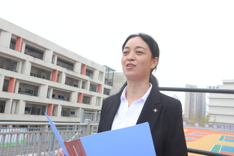 康老师分享自己的一张“时间表”。 康老师分享自己的一张“时间表”。