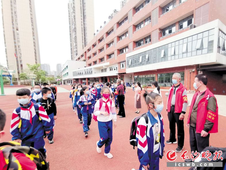 久违的校园我们来啦