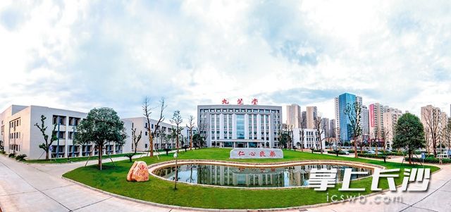 现在的九芝堂,已经在麓谷开启第三次“扩容”。 现在的九芝堂,已经在麓谷开启第三次“扩容”。