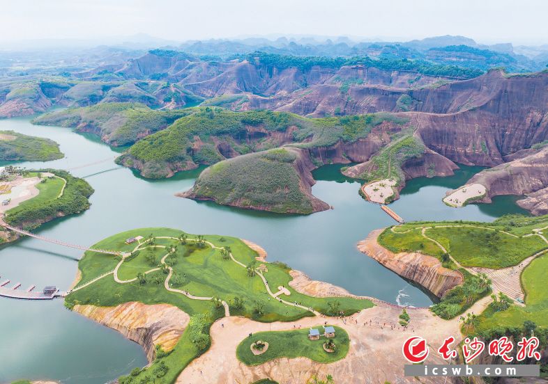 高椅岭景区,奇特的自然景观宛如一幅山水画。图片除署名外均为长沙晚报全媒体记者 邹麟 摄 高椅岭景区,奇特的自然景观宛如一幅山水画。图片除署名外均为长沙晚报全媒体记者 邹麟 摄
