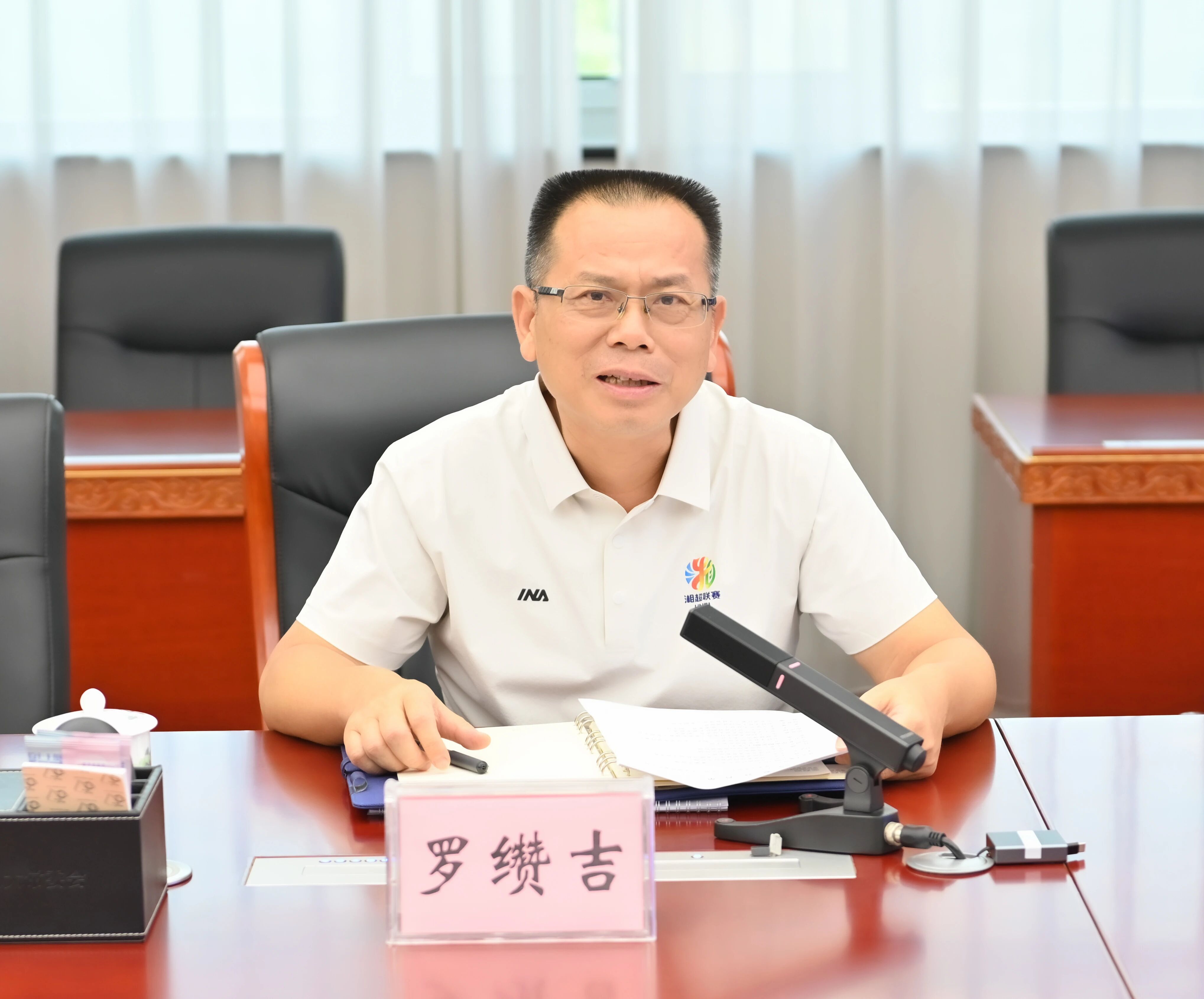 市人大常委会党组书记、主任罗缵吉讲话。 市人大常委会党组书记、主任罗缵吉讲话。