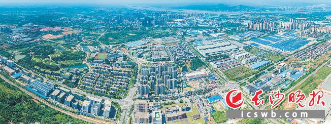 望城经开区乘势而上、蓄势而进,为国家重要先进制造业高地建设作出更大贡献。 均为望城经开区供图 望城经开区乘势而上、蓄势而进,为国家重要先进制造业高地建设作出更大贡献。 均为望城经开区供图