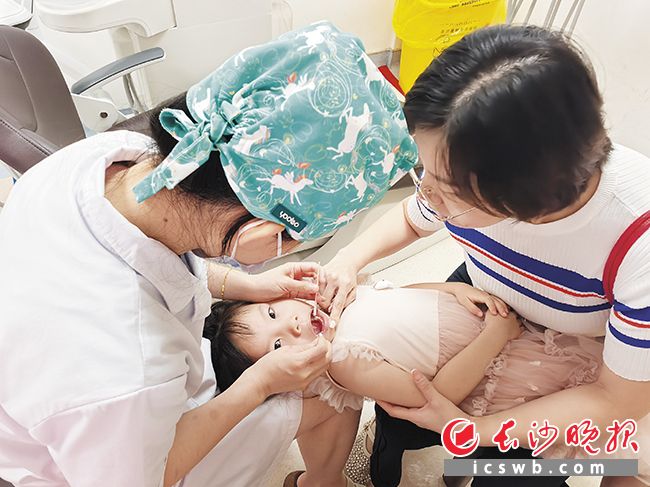 医院以各年龄段儿童口腔保健为基础,提供口腔保健指导与常见疾病诊治服务。 医院以各年龄段儿童口腔保健为基础,提供口腔保健指导与常见疾病诊治服务。