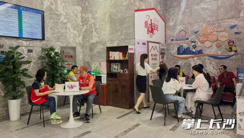 恒力卡瑞尔的楼宇爱心驿站。城南路街道办事处供图 恒力卡瑞尔的楼宇爱心驿站。城南路街道办事处供图