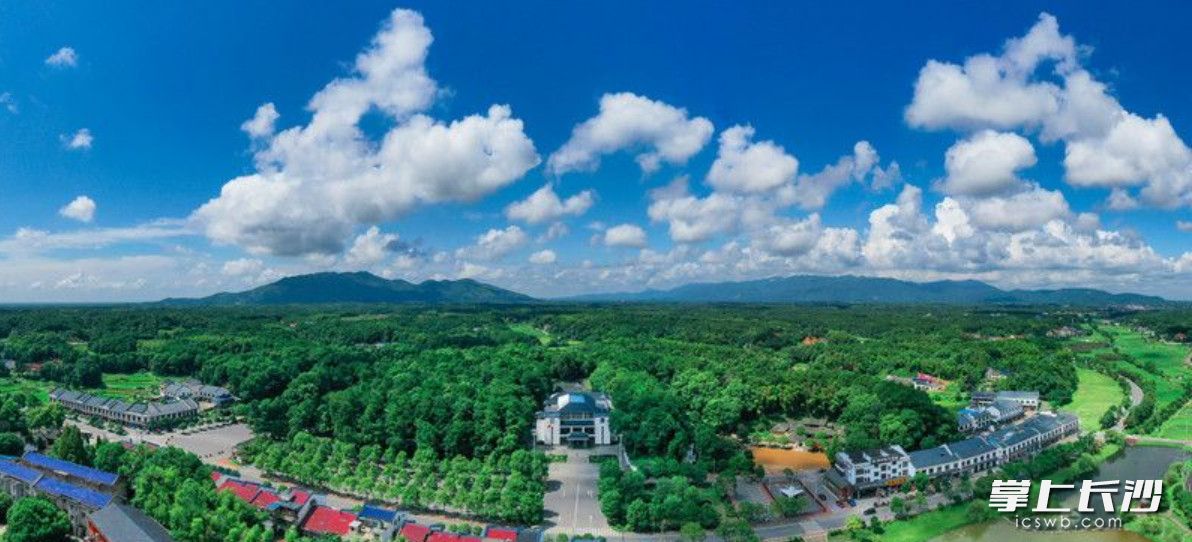 位于长沙县开慧镇的杨开慧纪念馆，绿树环绕，青山相伴。长沙县开慧镇供图