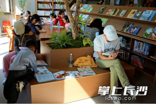 初恋书店吸引不少市民前来打卡。 初恋书店吸引不少市民前来打卡。